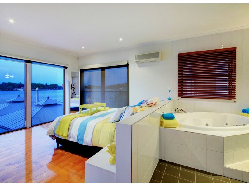 42 Wynnum Road, Norman Park QLD 4170