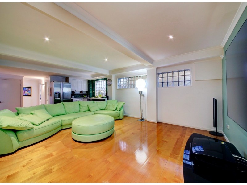 42 Wynnum Road, Norman Park QLD 4170