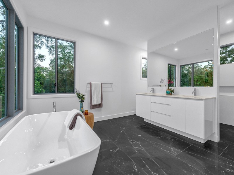 303a Kenmore Road, Fig Tree Pocket QLD 4069