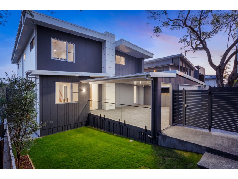 32 King Arthur Terrace, Tennyson QLD 4105