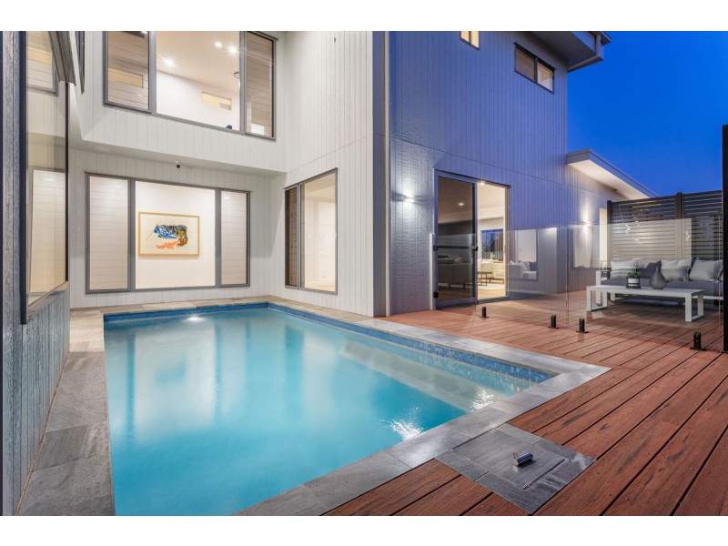 32 King Arthur Terrace, Tennyson QLD 4105