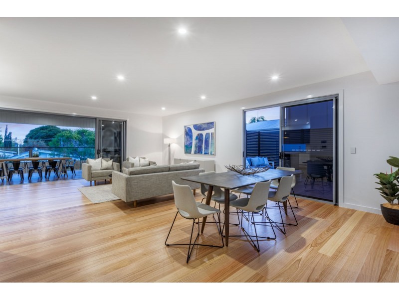 32 King Arthur Terrace, Tennyson QLD 4105