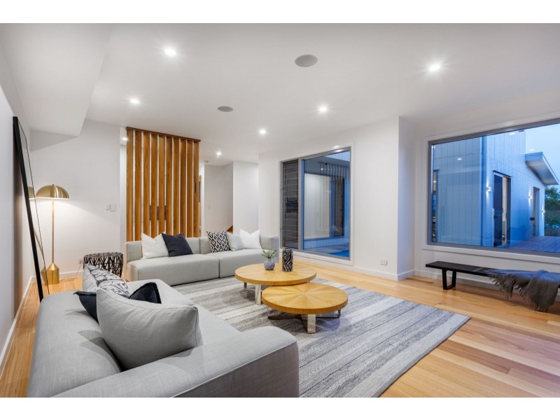 32 King Arthur Terrace, Tennyson QLD 4105