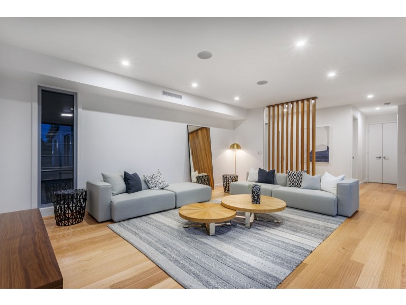 32 King Arthur Terrace, Tennyson QLD 4105