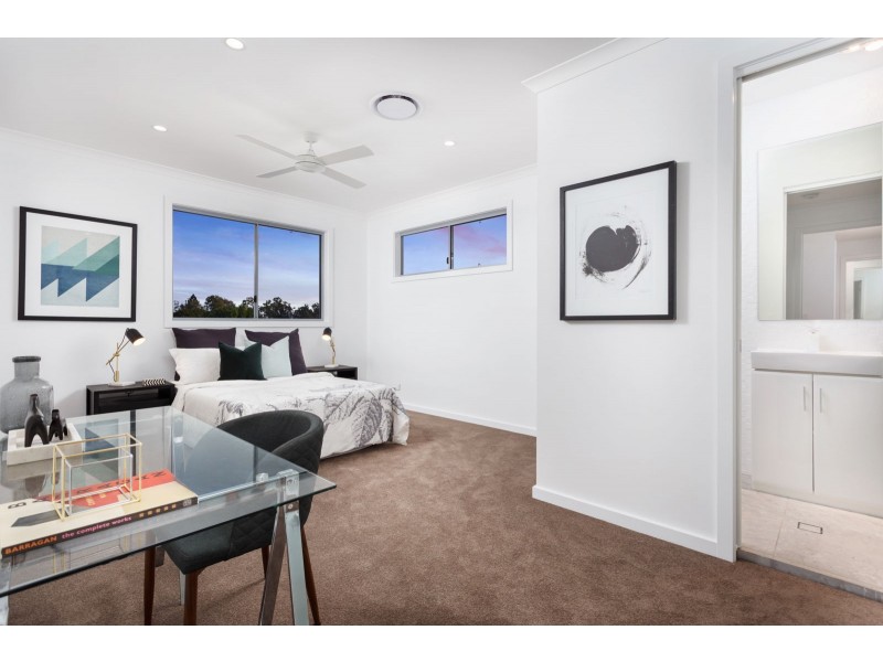 32 King Arthur Terrace, Tennyson QLD 4105