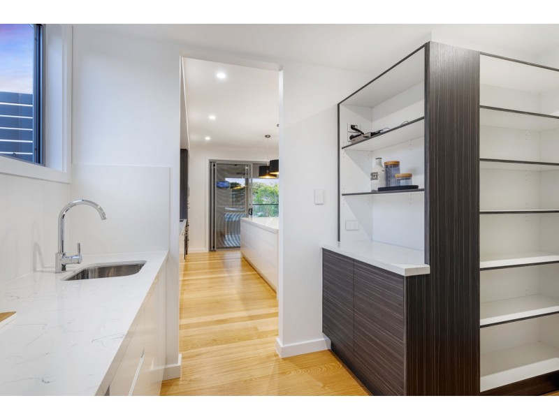 32 King Arthur Terrace, Tennyson QLD 4105