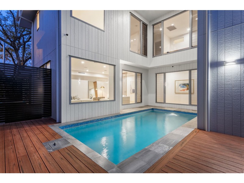 32 King Arthur Terrace, Tennyson QLD 4105