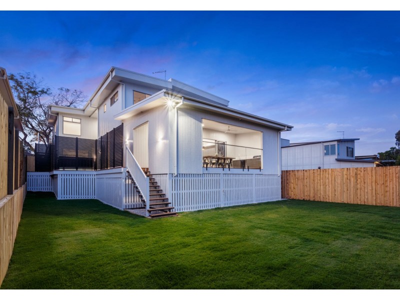 32 King Arthur Terrace, Tennyson QLD 4105