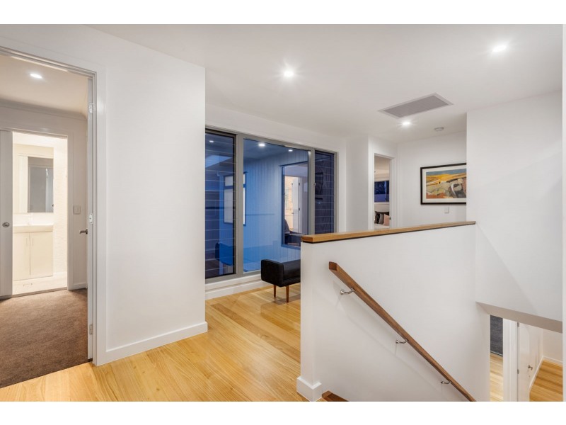 32 King Arthur Terrace, Tennyson QLD 4105