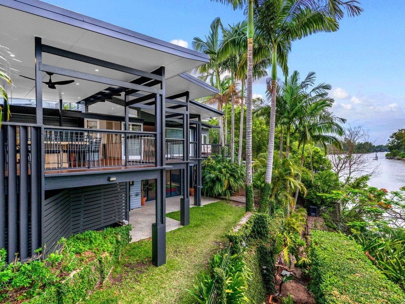 8 Long St West, Graceville QLD 4075