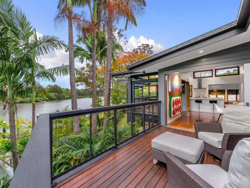 8 Long St West, Graceville QLD 4075