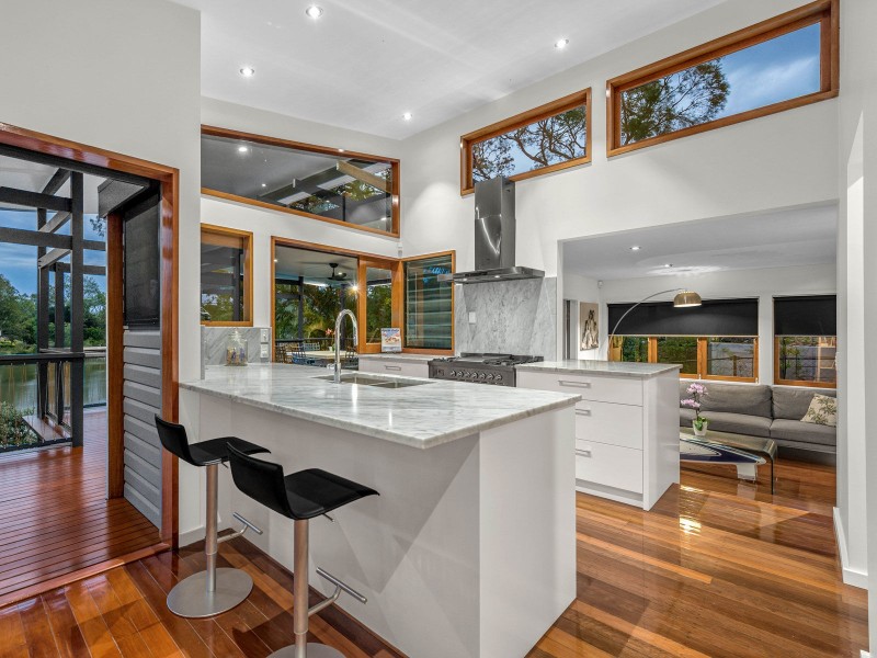 8 Long St West, Graceville QLD 4075