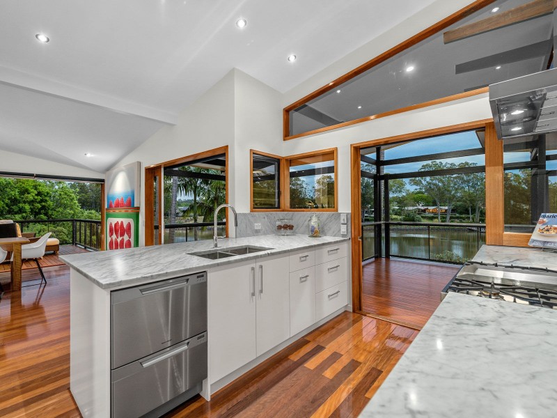 8 Long St West, Graceville QLD 4075