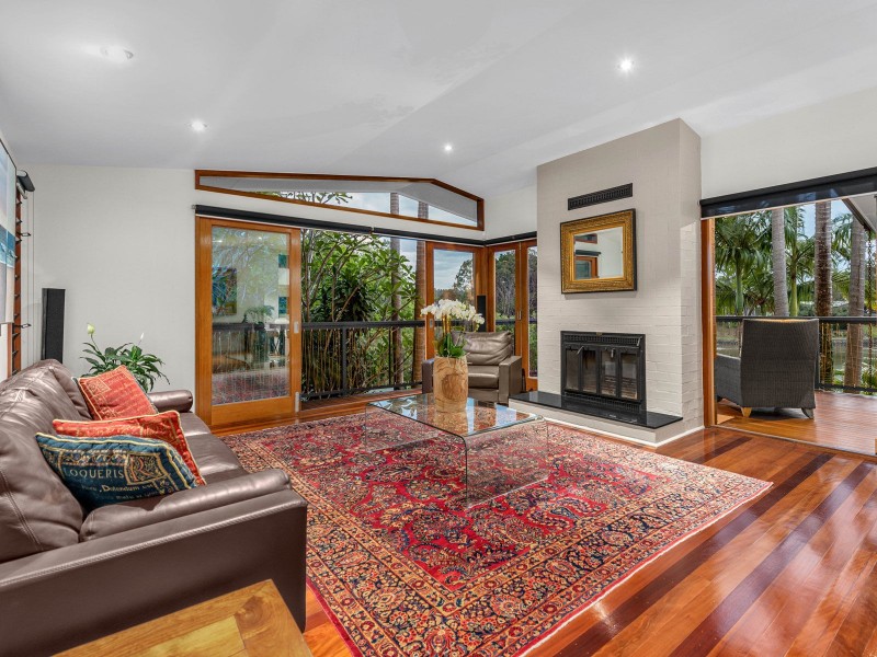 8 Long St West, Graceville QLD 4075