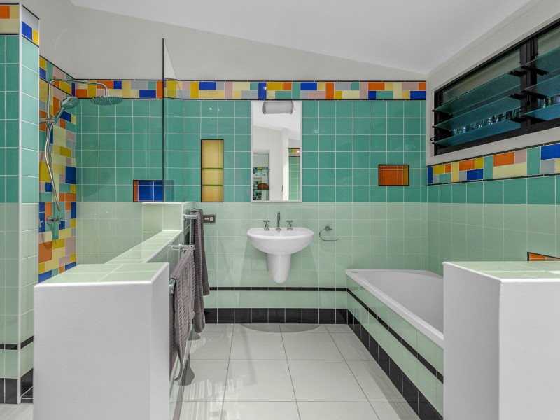 8 Long St West, Graceville QLD 4075