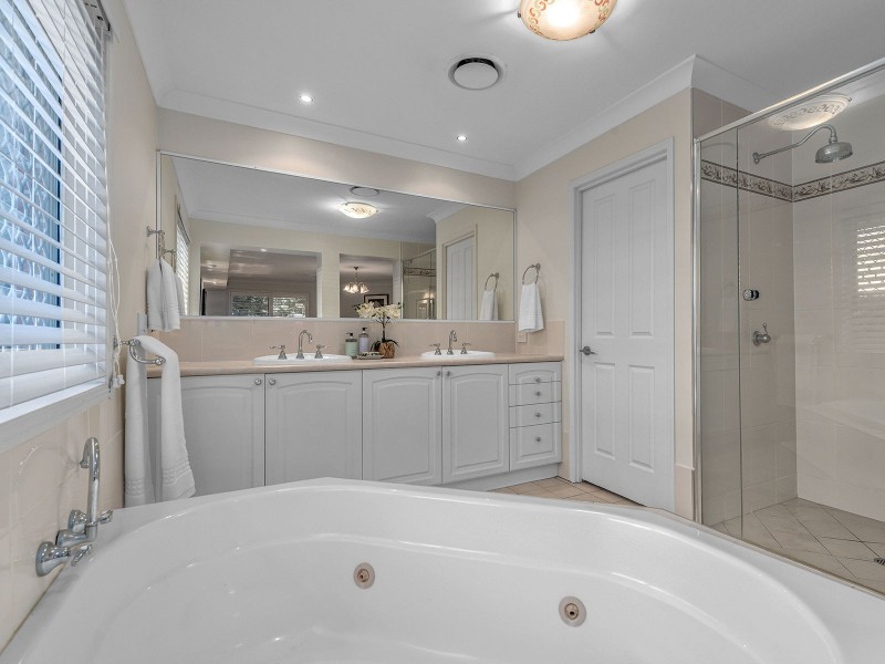 8 Rivergum Place, Fig Tree Pocket QLD 4069