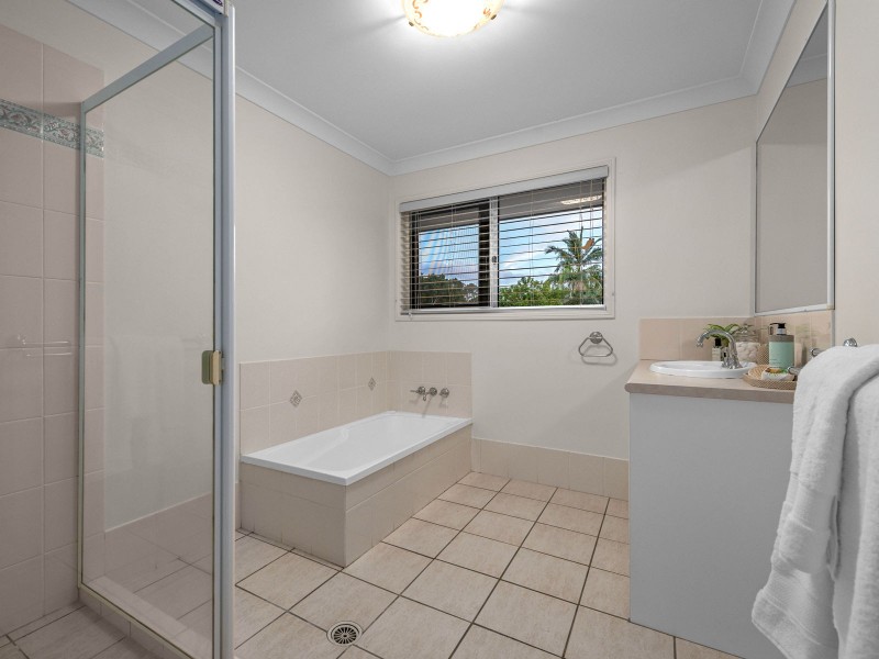 8 Rivergum Place, Fig Tree Pocket QLD 4069