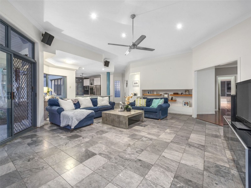 120 Ironbark Road, Chapel Hill QLD 4069