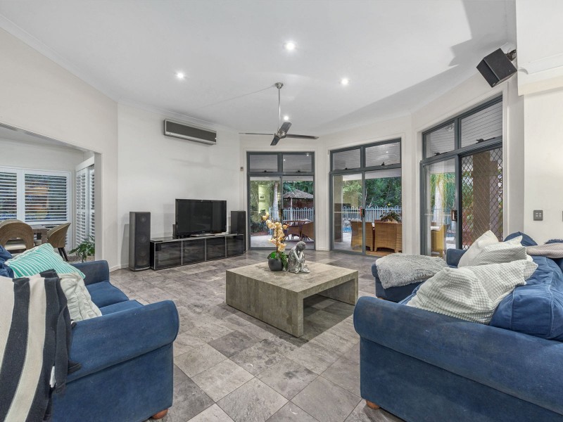 120 Ironbark Road, Chapel Hill QLD 4069