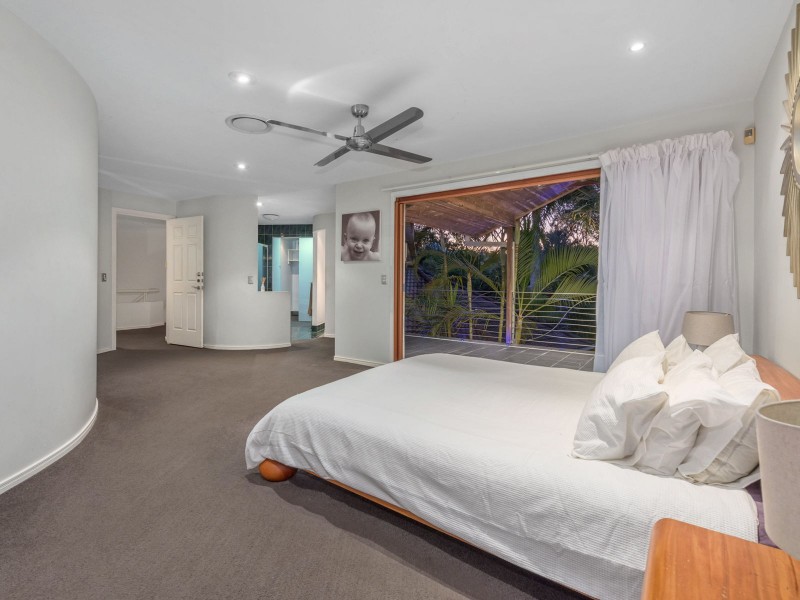 120 Ironbark Road, Chapel Hill QLD 4069