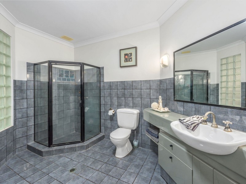 120 Ironbark Road, Chapel Hill QLD 4069