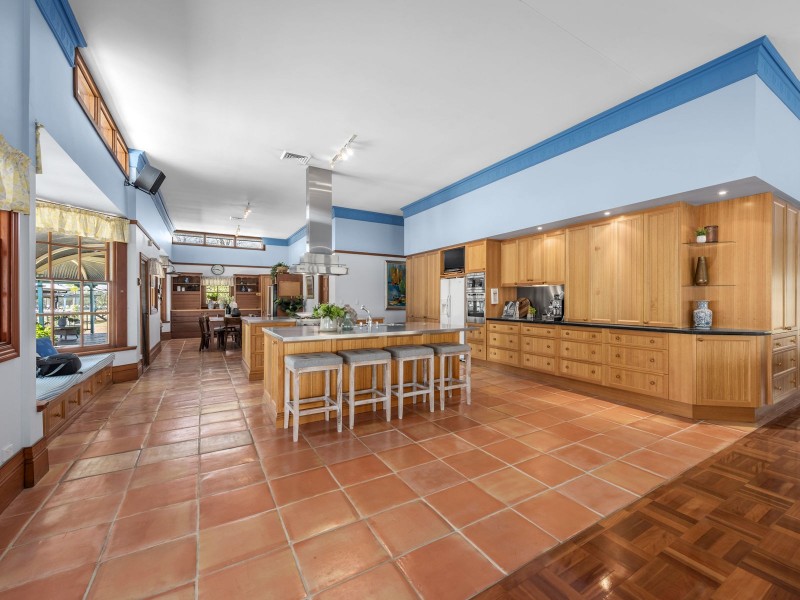 30 Hawkesbury Road, Moggill QLD 4070