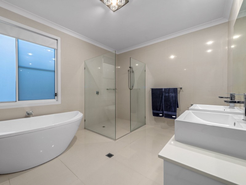 32 Robertson Place, Fig Tree Pocket QLD 4069