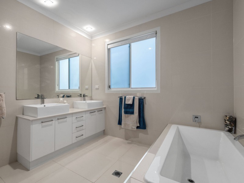 32 Robertson Place, Fig Tree Pocket QLD 4069