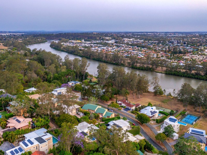 32 Robertson Place, Fig Tree Pocket QLD 4069
