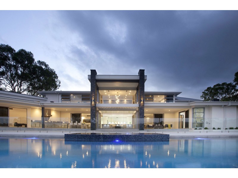 8 Kintyre St, Brookfield QLD 4069