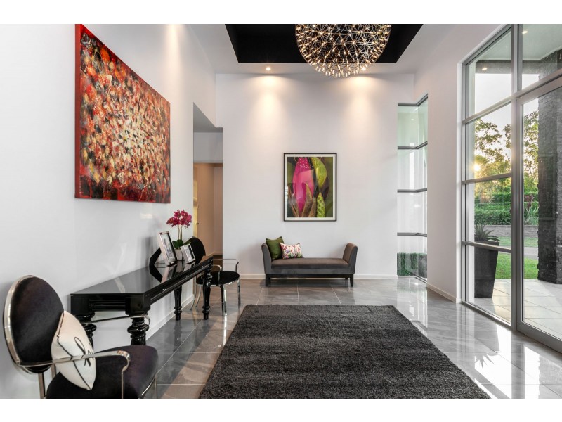 8 Kintyre St, Brookfield QLD 4069