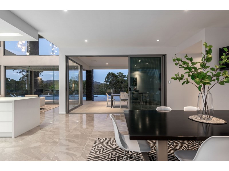 8 Kintyre St, Brookfield QLD 4069