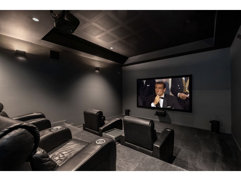 8 Kintyre St, Brookfield QLD 4069