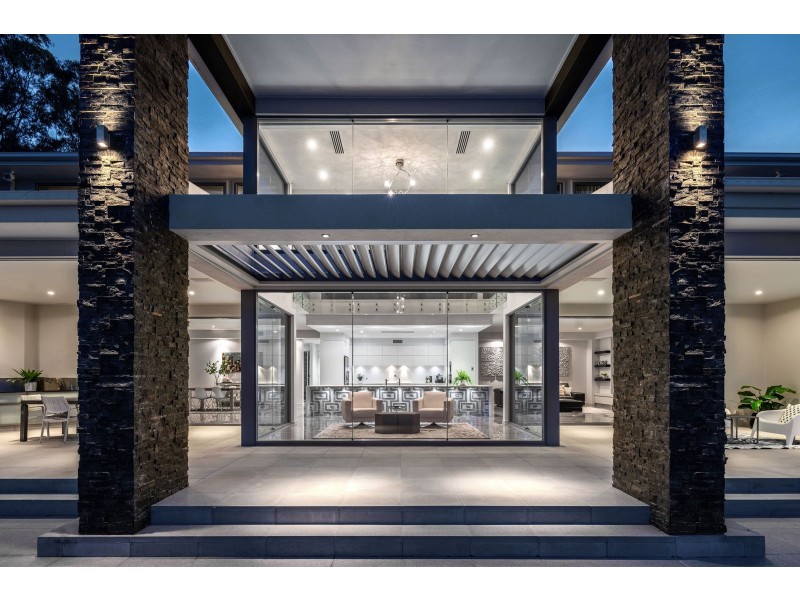 8 Kintyre St, Brookfield QLD 4069