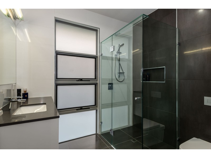 8 Kintyre St, Brookfield QLD 4069