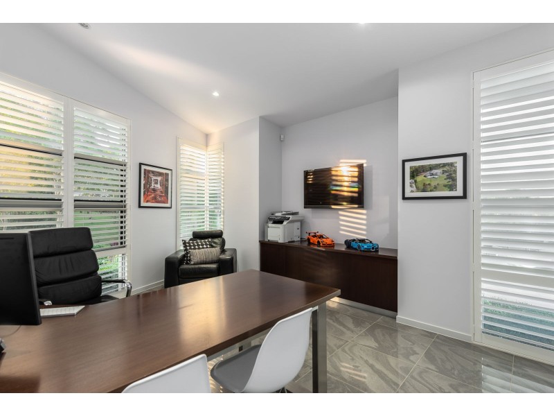 8 Kintyre St, Brookfield QLD 4069