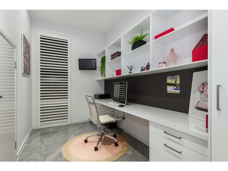 8 Kintyre St, Brookfield QLD 4069