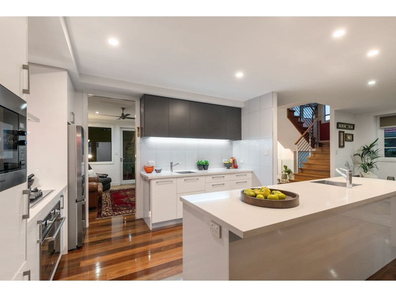 75 Brisbane Corso, Fairfield QLD 4103