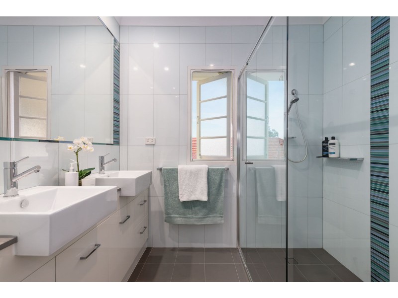 75 Brisbane Corso, Fairfield QLD 4103