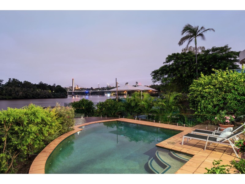 75 Brisbane Corso, Fairfield QLD 4103