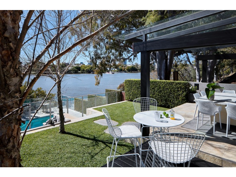 32 Hiron Street, St Lucia QLD 4067
