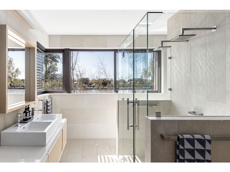 32 Hiron Street, St Lucia QLD 4067