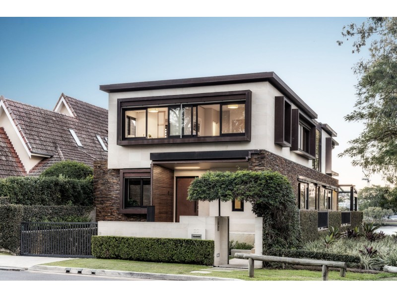 32 Hiron Street, St Lucia QLD 4067