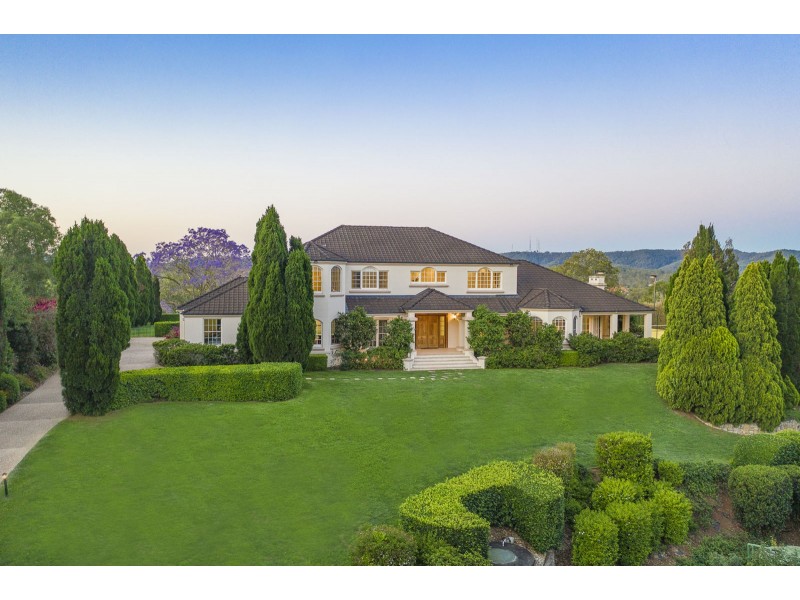 17 Leatherwood Place, Brookfield QLD 4069