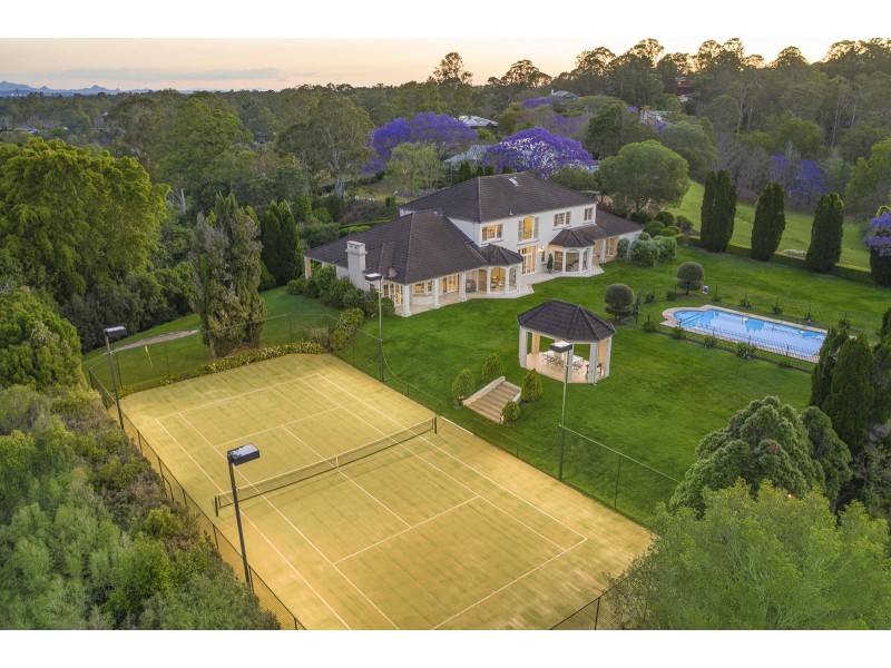 17 Leatherwood Place, Brookfield QLD 4069