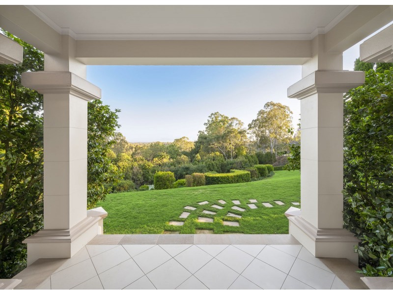 17 Leatherwood Place, Brookfield QLD 4069