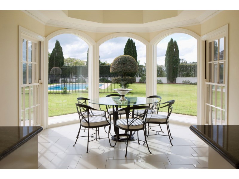 17 Leatherwood Place, Brookfield QLD 4069