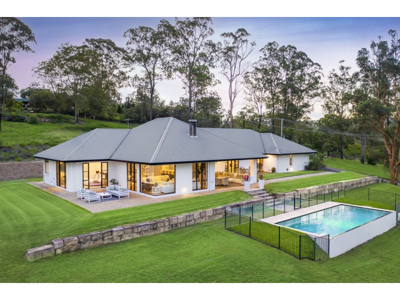 46 Bundaleer Street, Brookfield QLD 4069