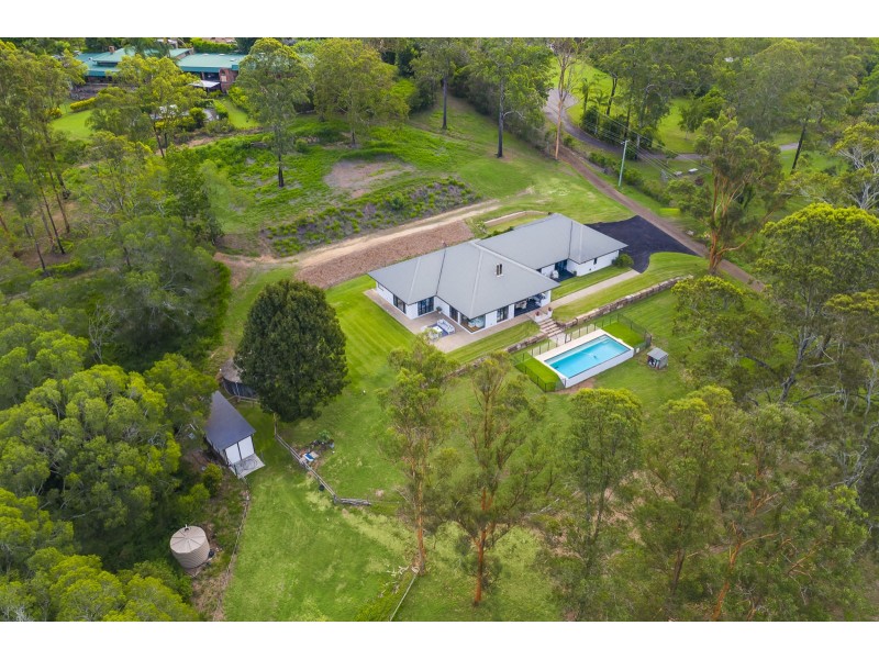46 Bundaleer Street, Brookfield QLD 4069