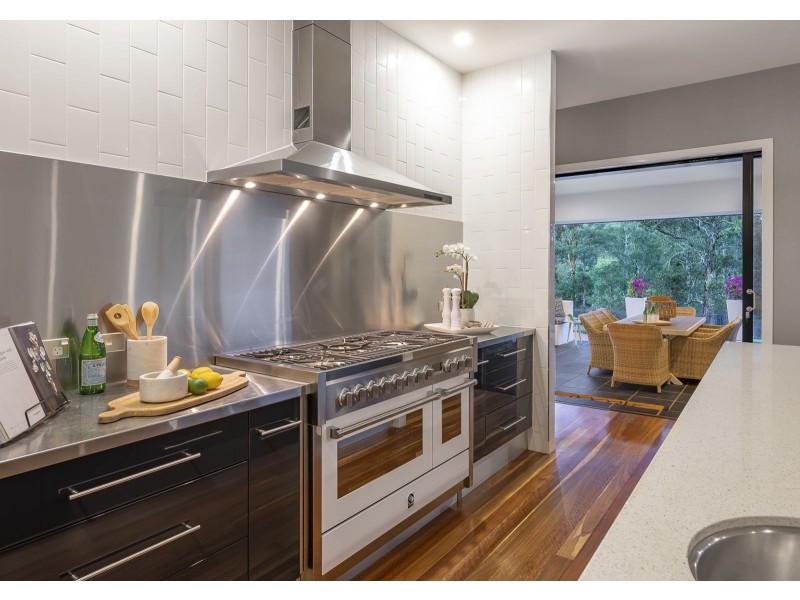 46 Bundaleer Street, Brookfield QLD 4069